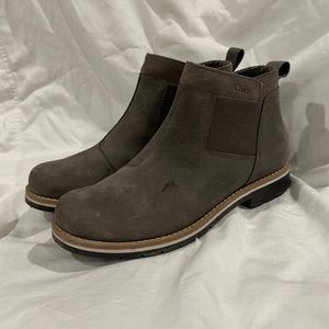 Chaco Cataluna gray ankle boot
